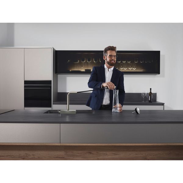 AQUNO SELECT M81 змiшувач для кухнi, одноважiльний 250, з висувним душем, 2jet, sBox, колiр покриття сталь HANSGROHE 73830800 73830800 фото